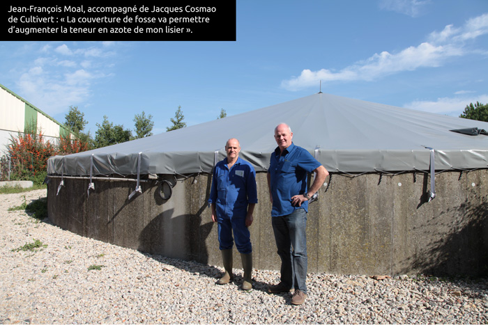 Jean-François Moal, accompagné de Jacques Cosmao de Cultivert : « La couverture de fosse va permettre d’augmenter la teneur azotée de mon lisier