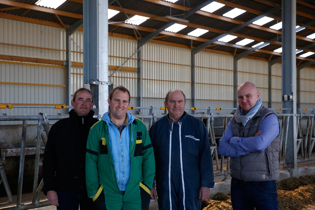 De gauche à droite, Pierre Leroy, technicien Cultivert, Jean-François, Julien et Alain Cabon.